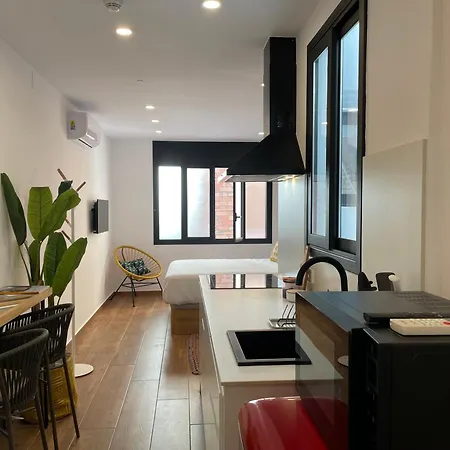 A 15 Min De Ramblas En Metro Apartment *